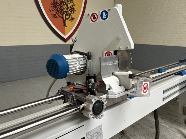 Omga TRF 527 NC gebruikte Dubbele verstekzaag