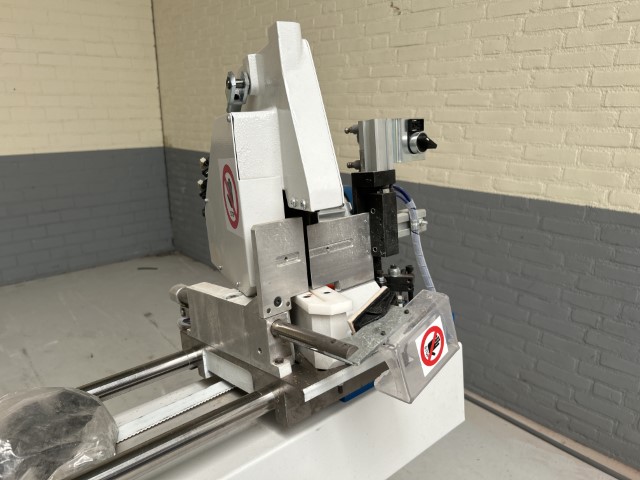 Omga TRF 527 NC gebruikte Dubbele verstekzaag