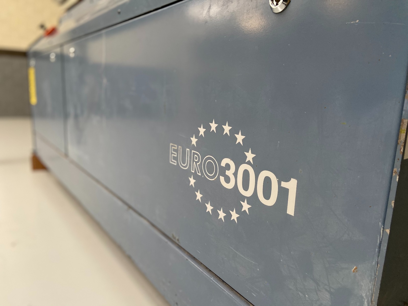 Hebrock Euro 3001 gebruikte kantenaanlijmmachine