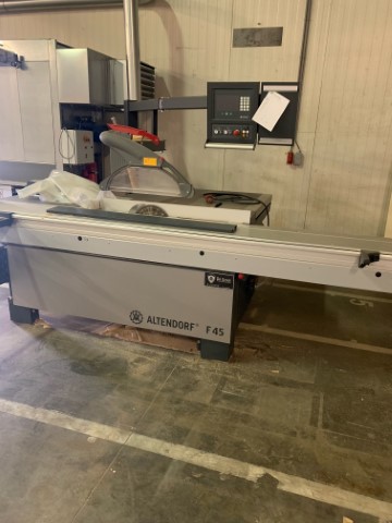 Altendorf F45 EvoDrive UNO 90 jong gebruikte formaatzaag