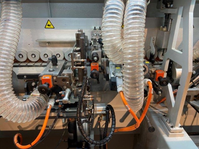 Biesse Akron 1130 gebruikte kantenaanlijmmachine Biesse Akron 1130 gebruikte kantenaanlijmmachine