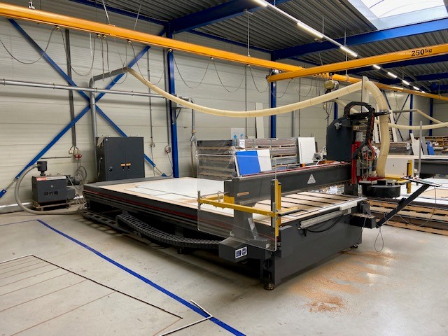 Cyborg R-2040- SV-R-H CNC machine